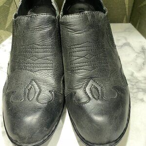 GUC~Born Amibeth western wingtip ankle bootie~7 1/2